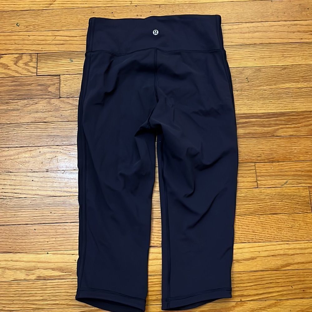 ‎Lululemon black crop legging size 6 - Picture 2 of 8